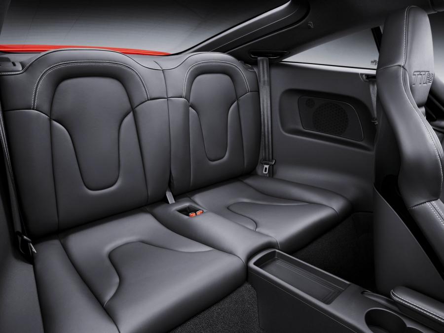 Интерьер Audi TT RS Plus (8J) 2012 года  (WW) (фото 34 из 37)